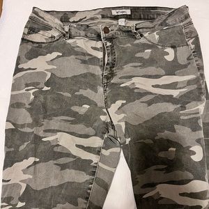 Refuge Camo Jeans